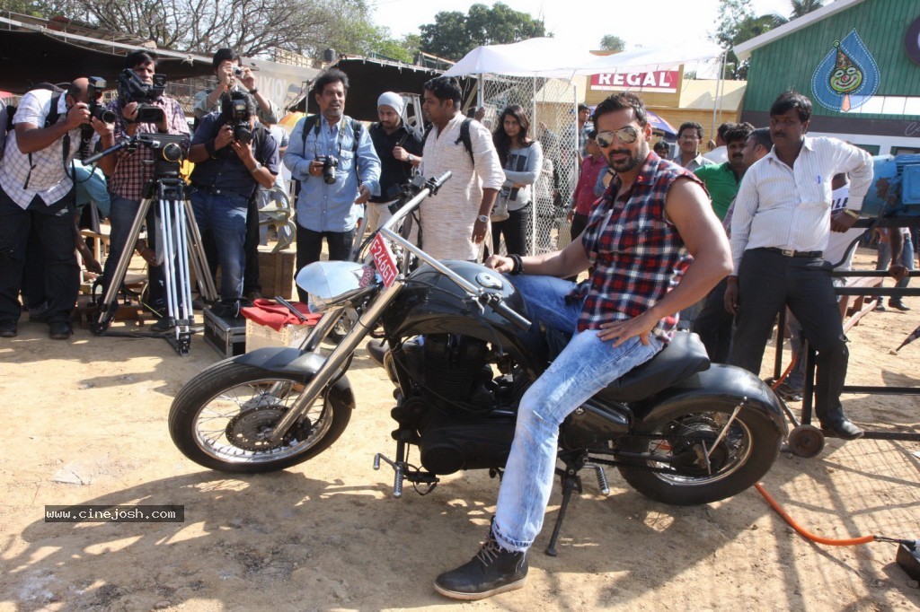 I Me Aur Main Movie Song Shooting Spot - 48 / 58 photos