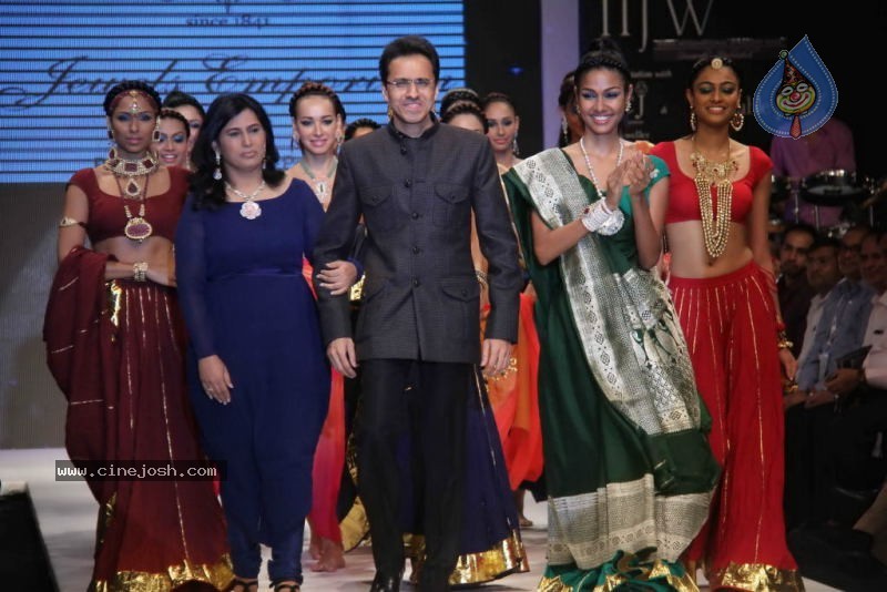 IIJW 2011 Ramp Walk Show Day 3 - 74 / 81 photos
