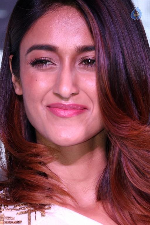 Ileana and Amy Jackson Ponds Institute new Products Launch - 15 / 33 photos