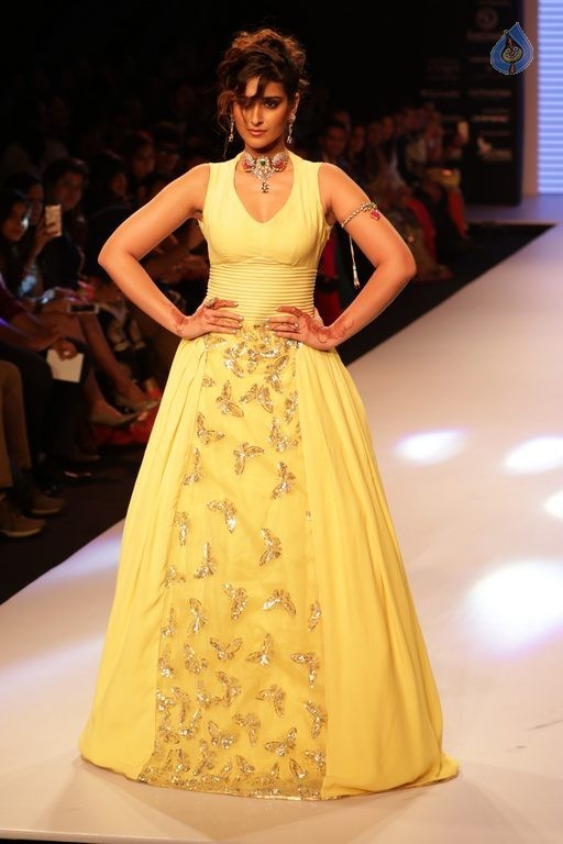 Ileana at IIJW 2015 Photos - 18 / 37 photos