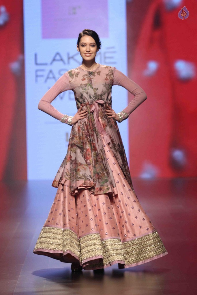 Ileana at LFW Winter Festive 2016 - 7 / 42 photos