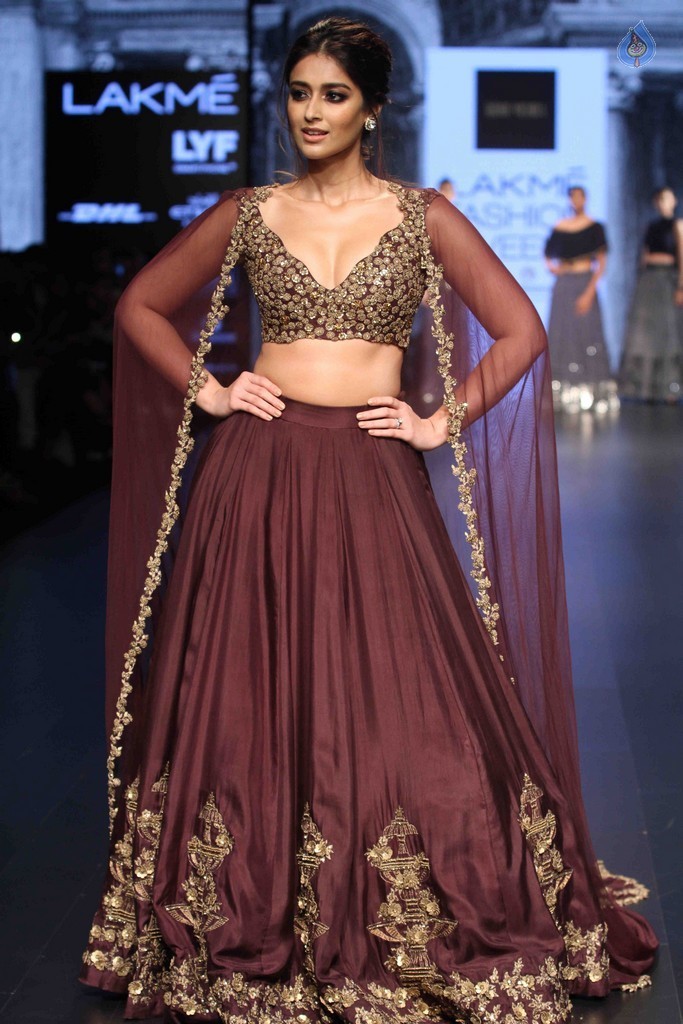 Ileana at LFW Winter Festive 2016 - 23 / 42 photos