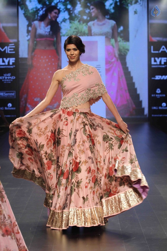 Ileana at LFW Winter Festive 2016 - 31 / 42 photos