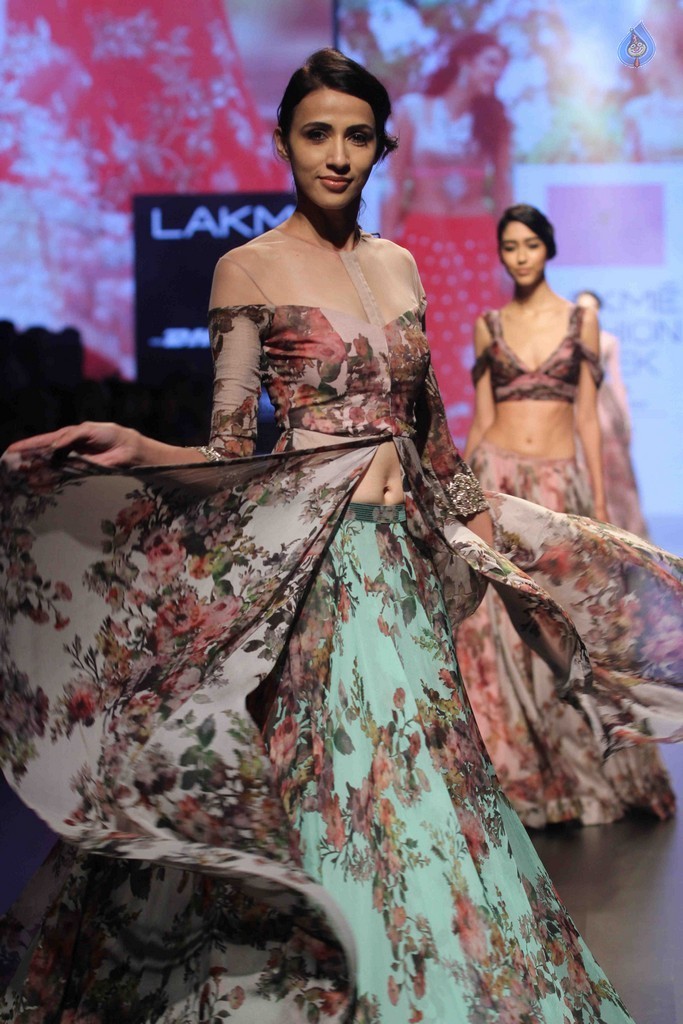 Ileana at LFW Winter Festive 2016 - 38 / 42 photos