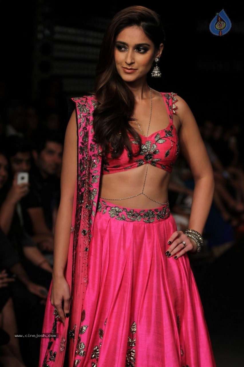 Ileana n Shruti Haasan Walks the Ramp at LFW 2014 - 6 / 34 photos