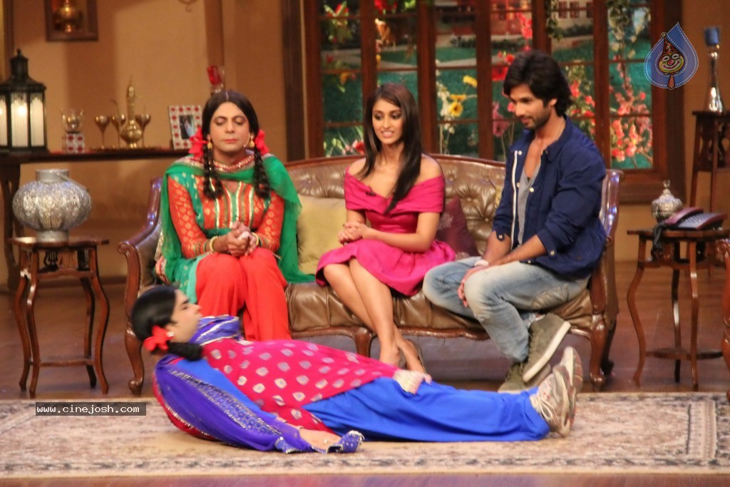 Ileana Promotes PPNH on Sets of Comedy Nights - 39 / 51 photos