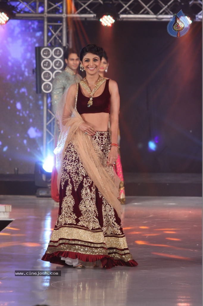India Bullion n Jewellery Awards Fashion Show - 12 / 40 photos