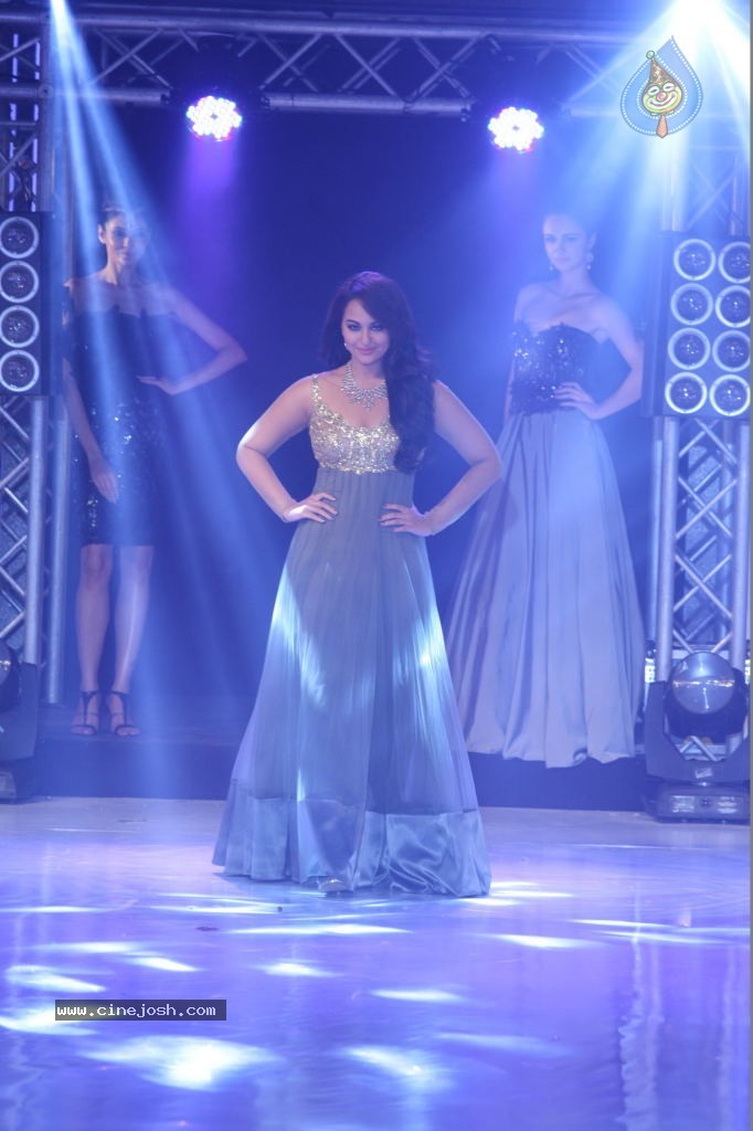 India Bullion n Jewellery Awards Fashion Show - 18 / 40 photos
