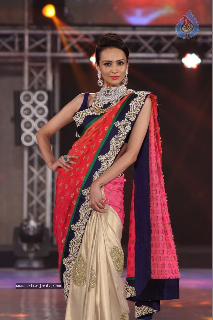 India Bullion n Jewellery Awards Fashion Show - 19 / 40 photos