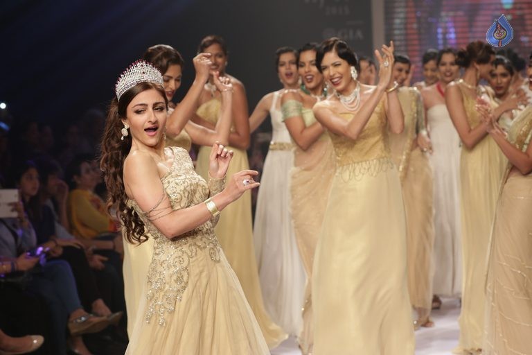 India International Jewellery Week 2015 Fashion Show - 12 / 84 photos