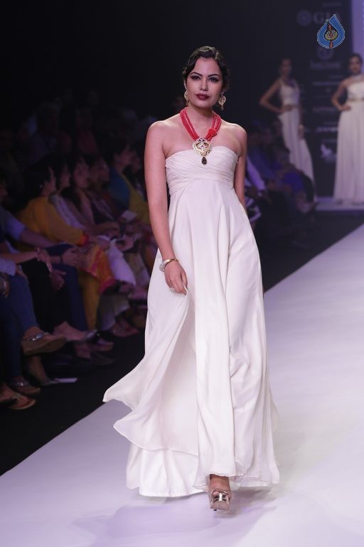 India International Jewellery Week 2015 Fashion Show - 14 / 84 photos