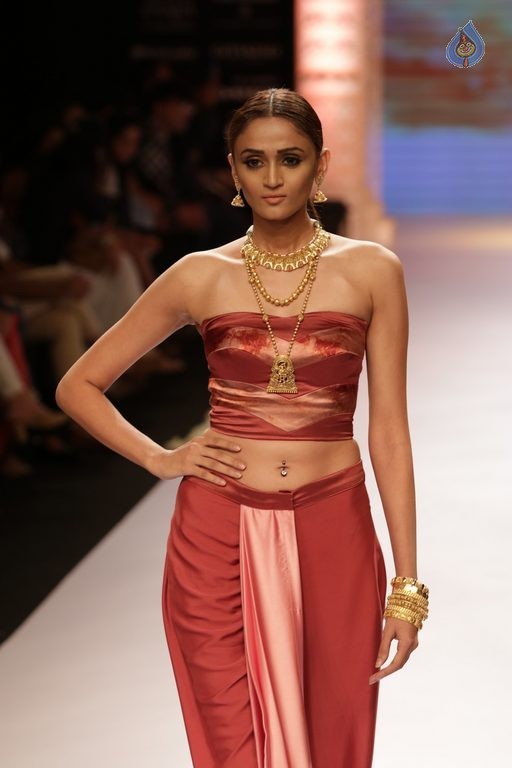 India International Jewellery Week 2015 Show  - 49 / 126 photos