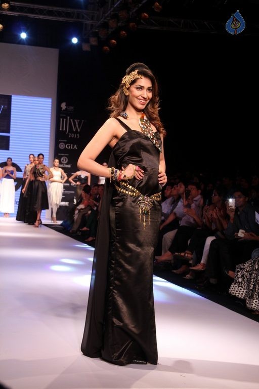 India International Jewellery Week 2015 Show  - 72 / 126 photos