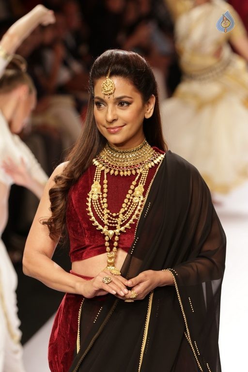 India International Jewellery Week 2015 Show  - 78 / 126 photos