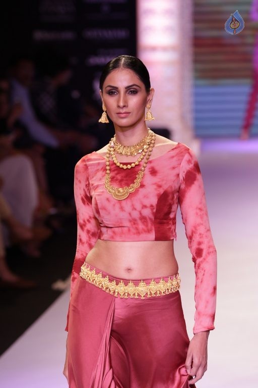 India International Jewellery Week 2015 Show  - 81 / 126 photos