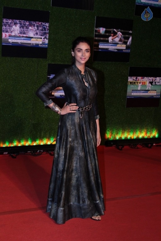 Indian Cricket Team at Special Screening Of Film Sachin A Billion Dreams - 15 / 82 photos