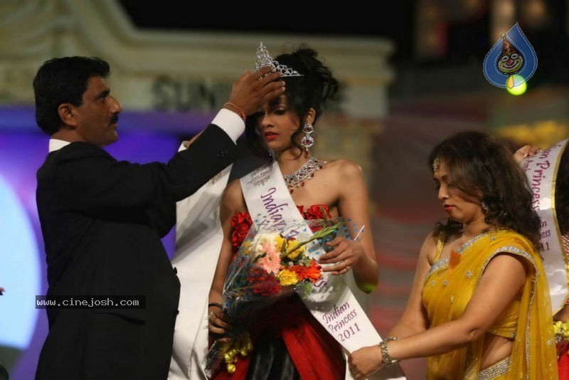 Indian Princess 2011 Grand Finale Event - 21 / 80 photos