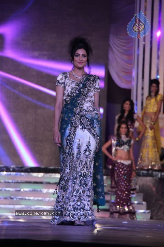Indian Princess 2011 Grand Finale Event - 45 / 80 photos