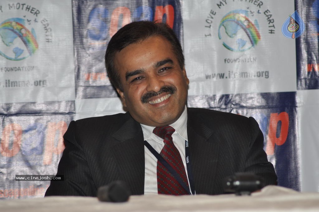 Indias First 12 City Marathon PM - 18 / 20 photos