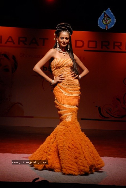 Isha Koppikar n Aarti Chabria ramp walk at Fashion Week 2010 - 40 / 50 photos