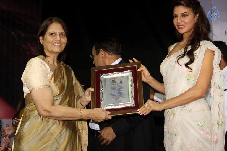 Jacqueline gets Felicitated at Mumbai University  - 1 / 50 photos
