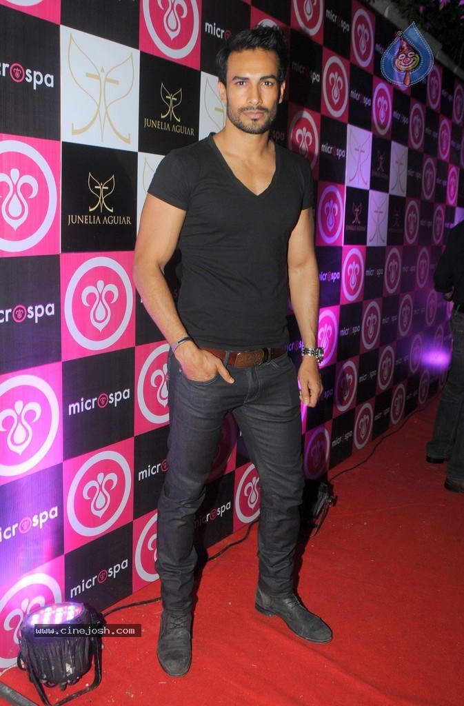 Jacqueline n Zarine Khan at Microspa Launch - 2 / 73 photos