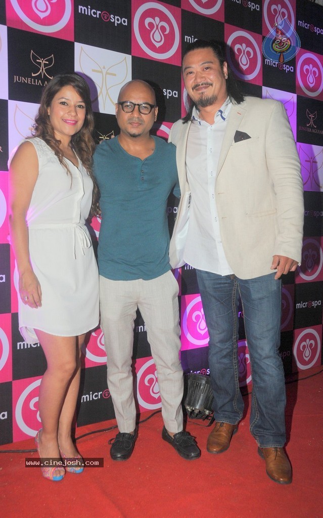 Jacqueline n Zarine Khan at Microspa Launch - 17 / 73 photos