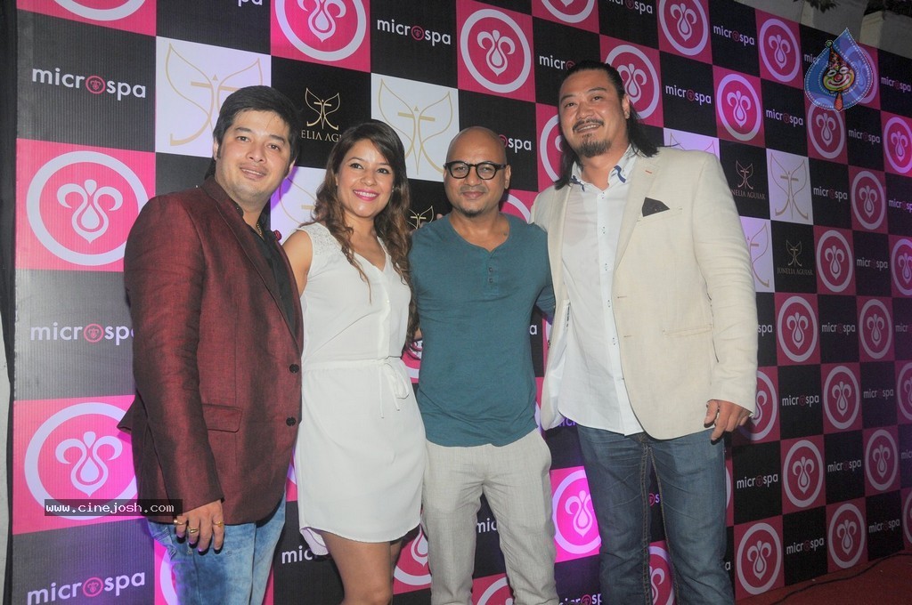 Jacqueline n Zarine Khan at Microspa Launch - 20 / 73 photos