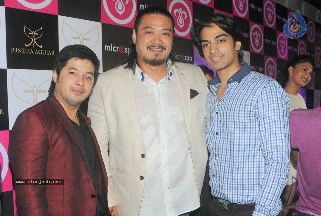 Jacqueline n Zarine Khan at Microspa Launch - 43 / 73 photos