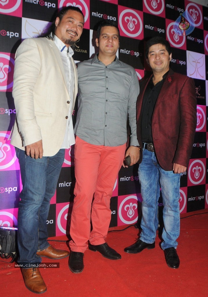 Jacqueline n Zarine Khan at Microspa Launch - 53 / 73 photos