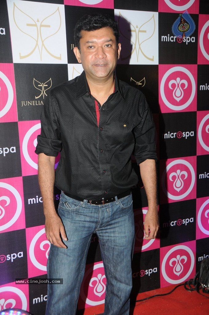 Jacqueline n Zarine Khan at Microspa Launch - 54 / 73 photos