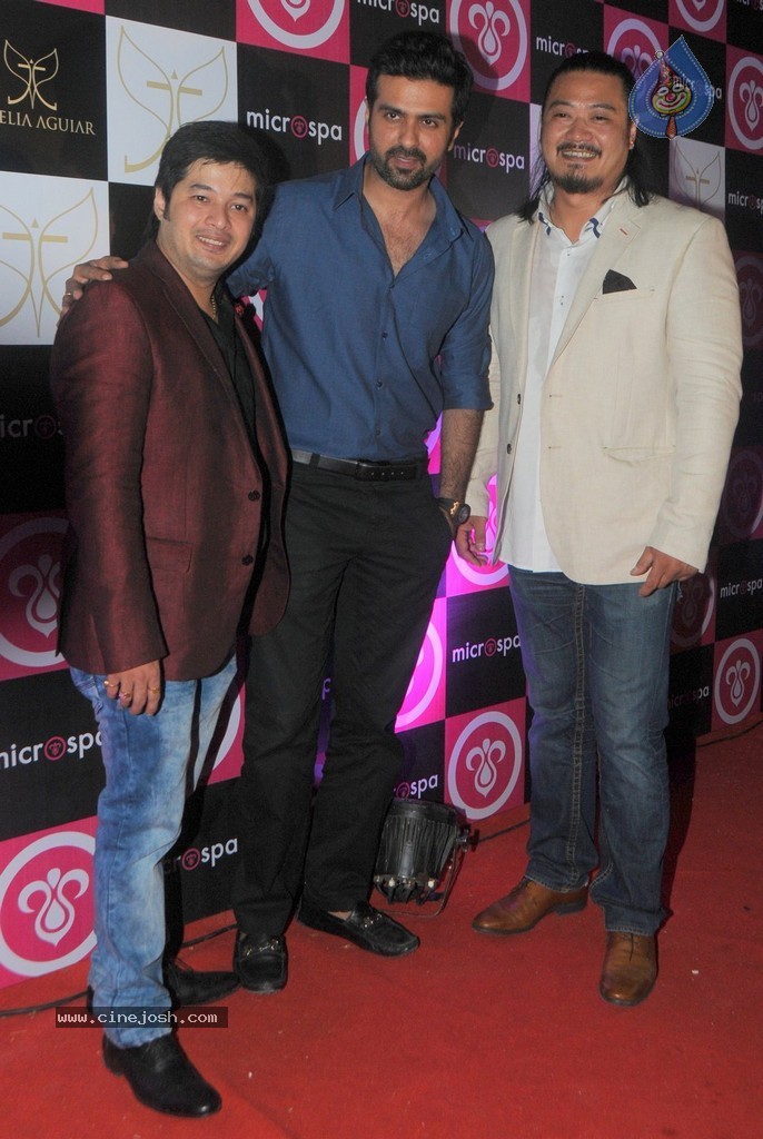 Jacqueline n Zarine Khan at Microspa Launch - 60 / 73 photos