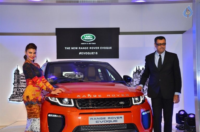 Jacqueline Unveils New Range Rover Evoque - 4 / 19 photos