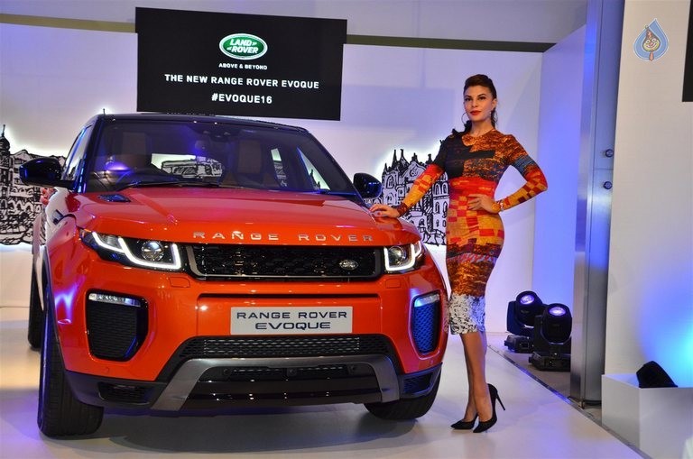 Jacqueline Unveils New Range Rover Evoque - 5 / 19 photos