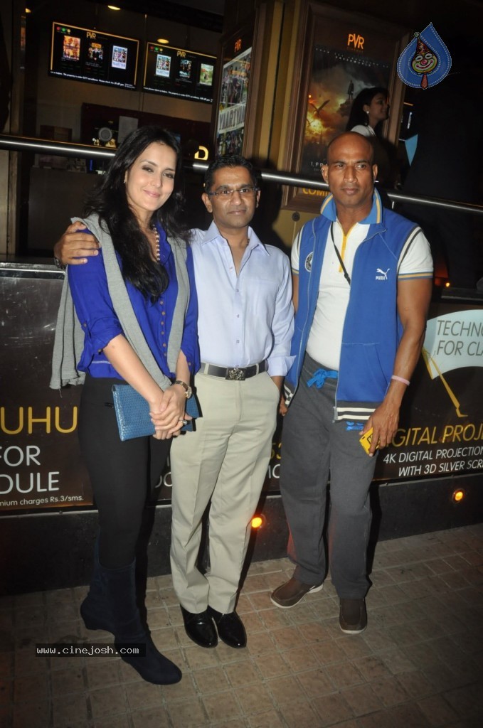 Jai Ho Team Watches Sholay 3D Movie - 20 / 31 photos