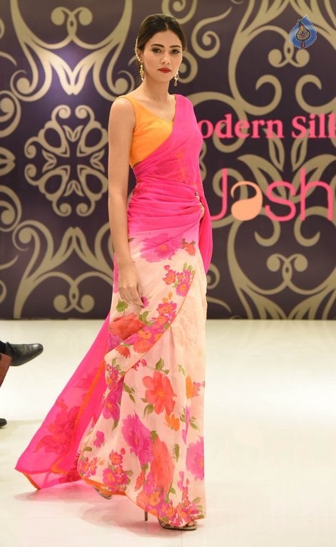 Jashn Store Launch and Fashion Show - 2 / 37 photos
