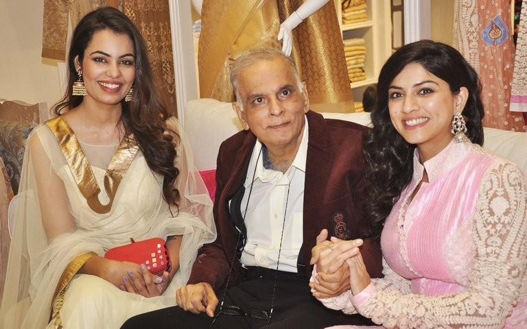 Jashn Store Launch and Fashion Show - 17 / 37 photos