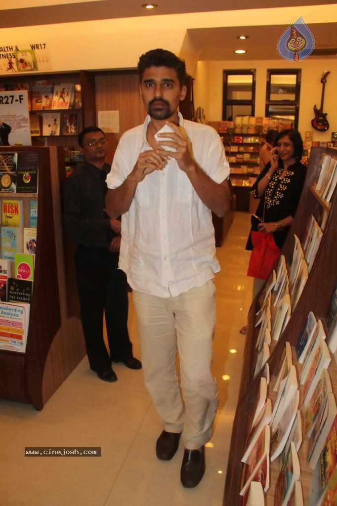  John Abraham Launches Susy Mathew Book - 32 / 42 photos