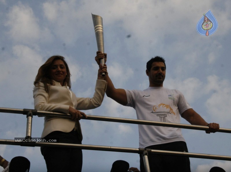 John Abraham,Maria Polyzou At Marathon Flame Run - 2 / 25 photos