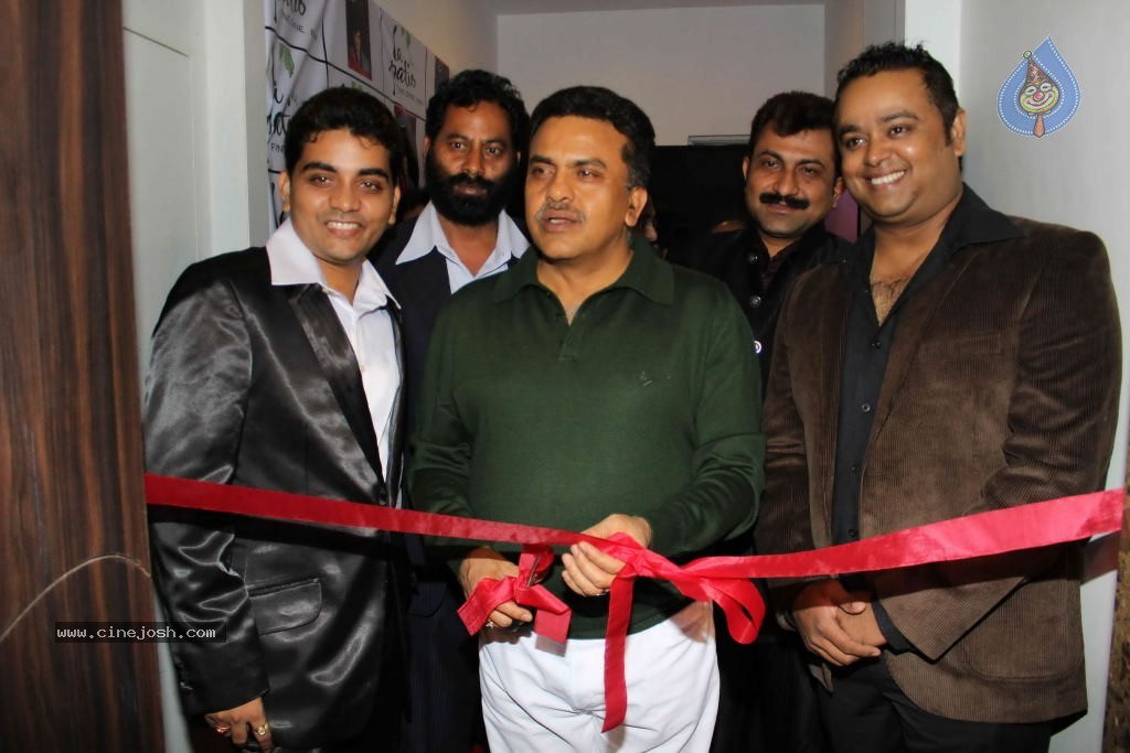 Juhi Chawla Launches Rajeev Paul Book - 42 / 78 photos