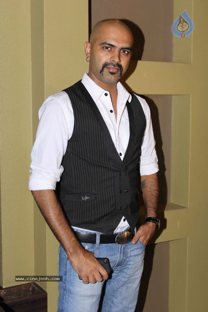 Juhi Chawla Launches Rajeev Paul Book - 53 / 78 photos