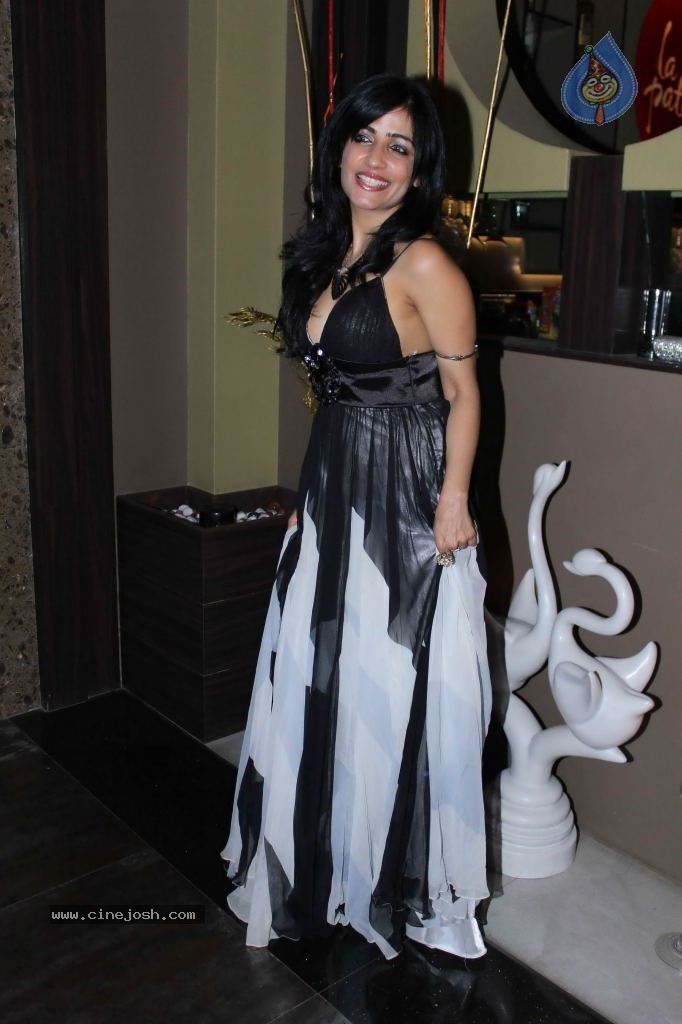 Juhi Chawla Launches Rajeev Paul Book - 73 / 78 photos