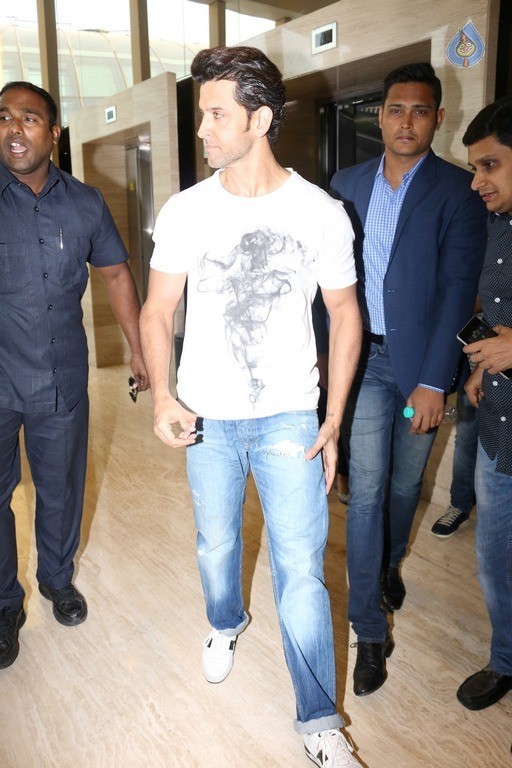 Kaabil Song Launch Photos - 39 / 41 photos