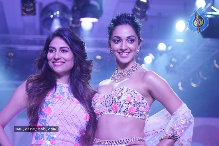 Kaira and Yami at Bombay Times Fashion Week - 30 / 30 photos