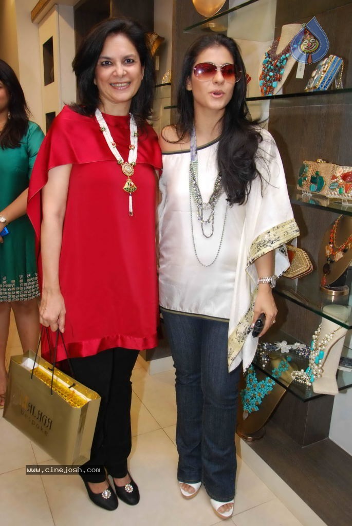 Kajol Launches Malaga Bespoke - 12 / 31 photos