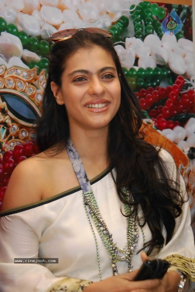 Kajol Launches Malaga Bespoke - 13 / 31 photos