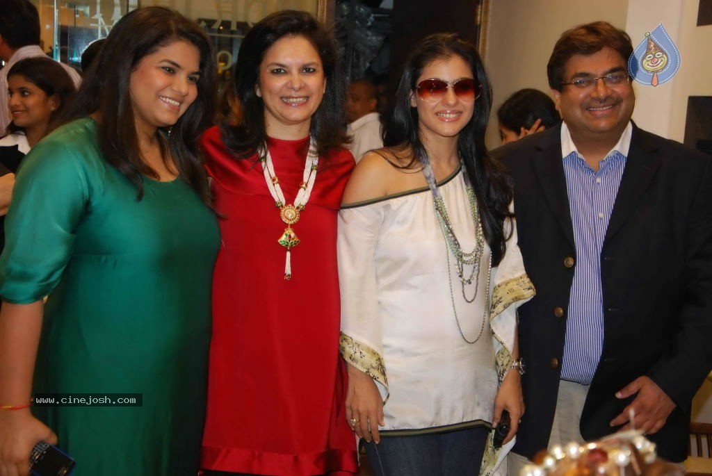 Kajol Launches Malaga Bespoke - 15 / 31 photos