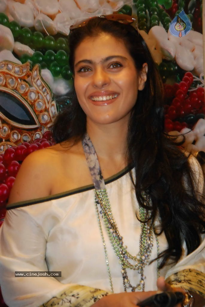 Kajol Launches Malaga Bespoke - 19 / 31 photos