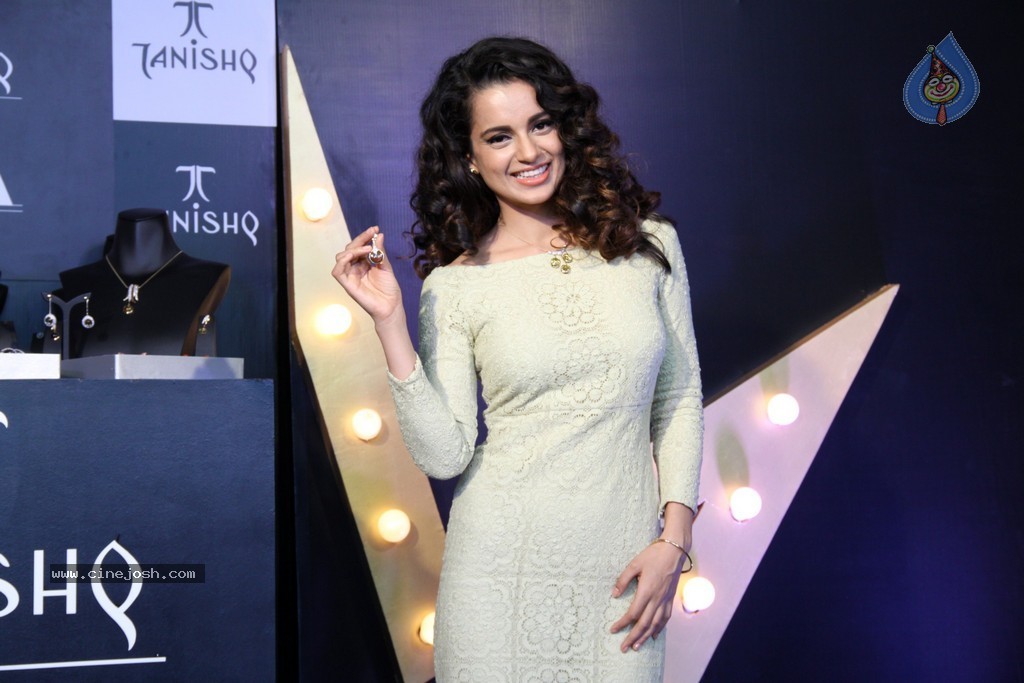 Kangana Launches Tanishq IVA 2 Collection - 23 / 48 photos