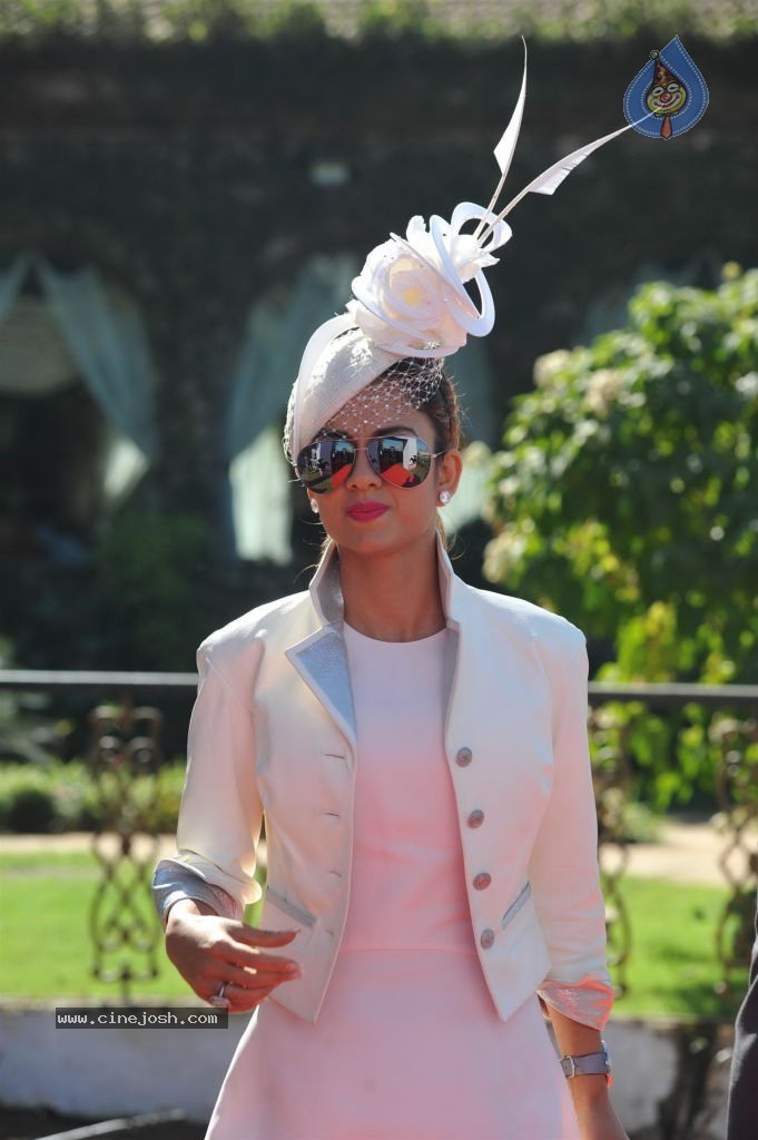 Kangana Ranaut at the HELLO Class Race 2014 - 4 / 78 photos